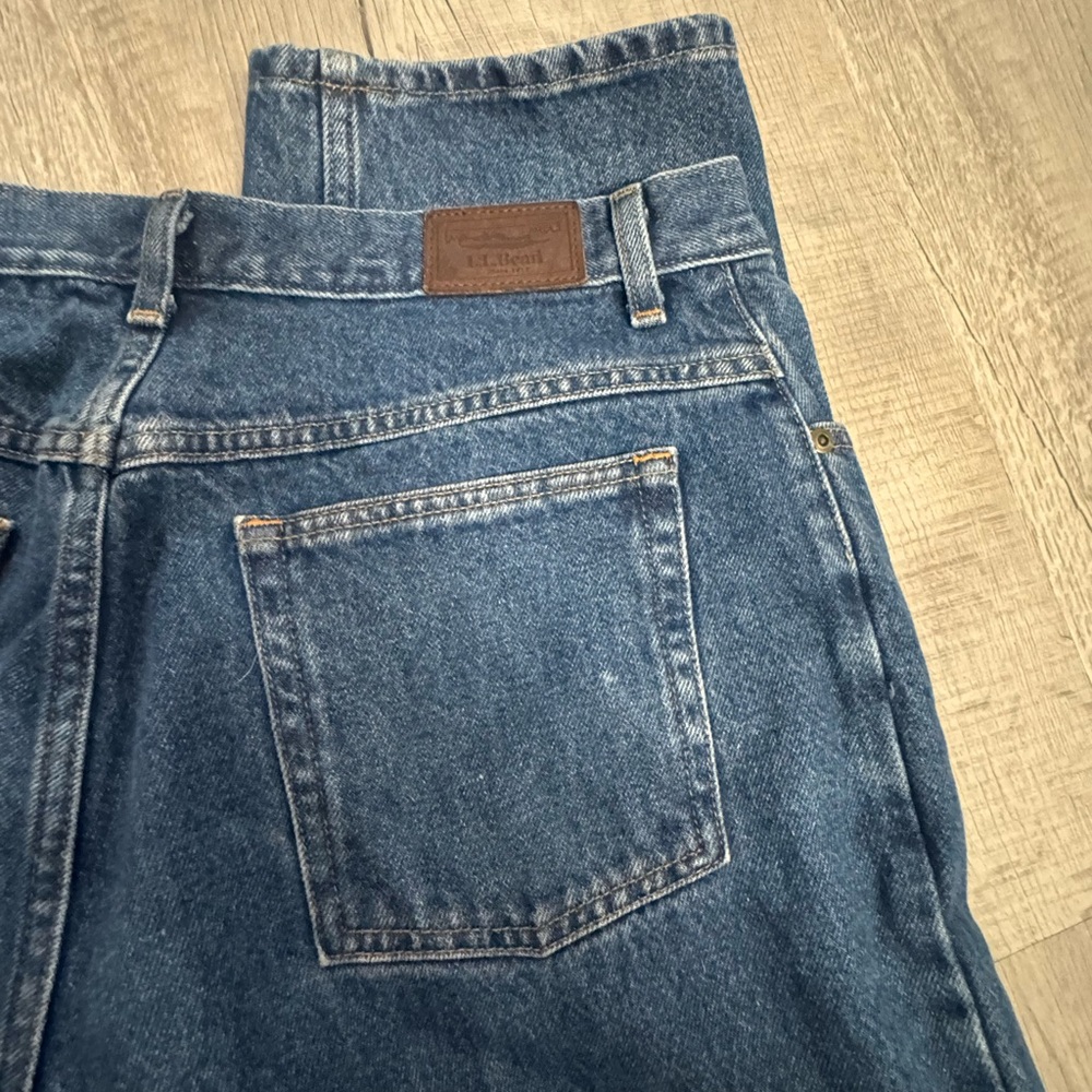 L.L. Bean Relaxed Fit Blue Jeans size 16 - Picture 8 of 9